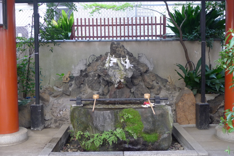 三崎稲荷神社の手水