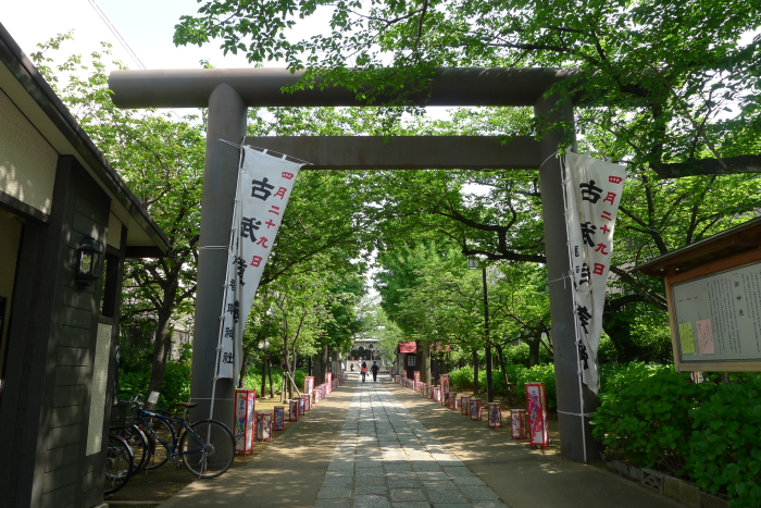 亀戸香取神社の石造りの二の鳥居