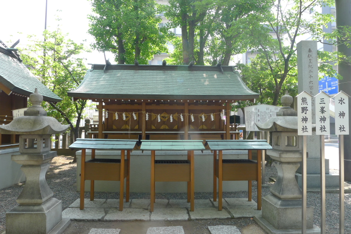 亀戸香取神社の境内社　熊野神社、三峰神社、水神社