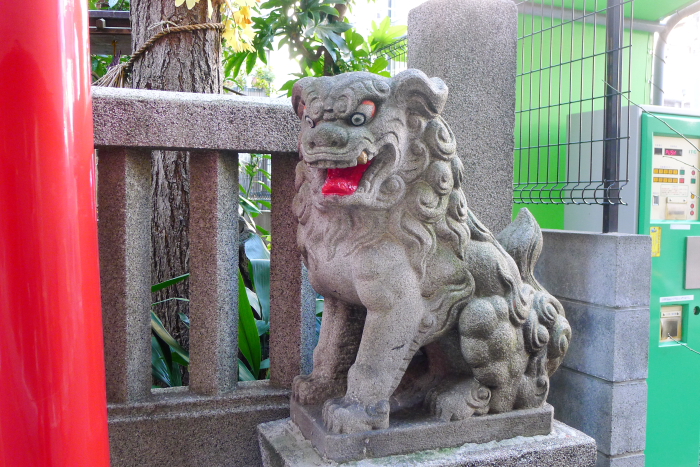中央区人形町にある三光稲荷神社の狛犬