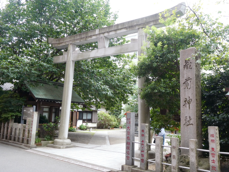台東区_蔵前神社の鳥居と社号標