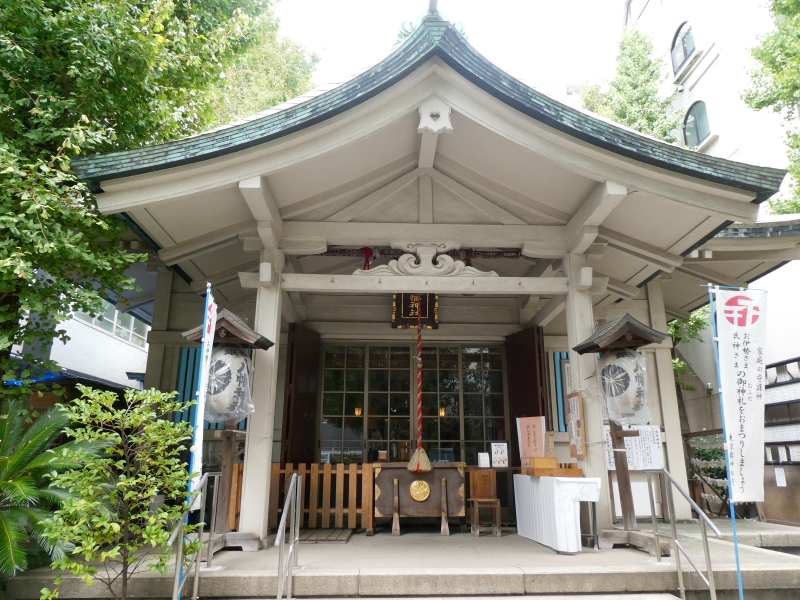 銀杏岡八幡神社のコンクリート製の社殿