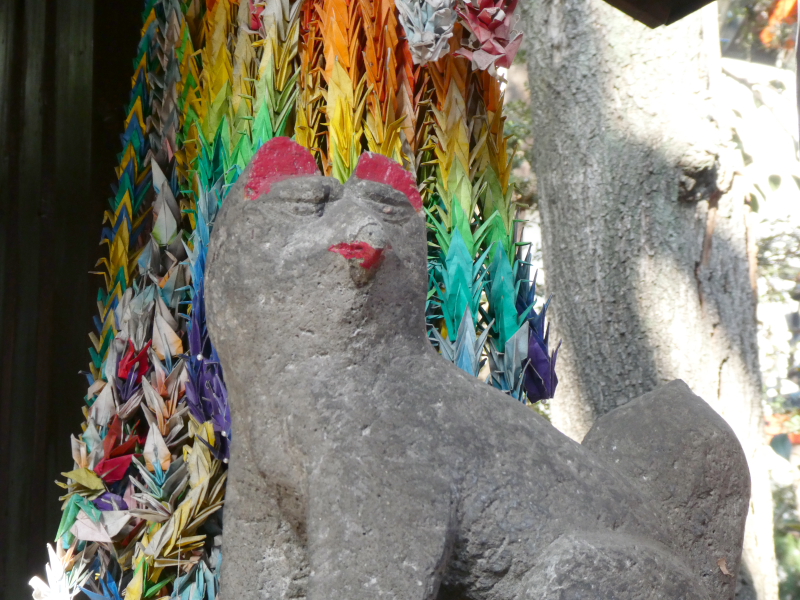 板橋区_熊野神社の境内社「伏見稲荷」のお稲荷さんは唇が赤い