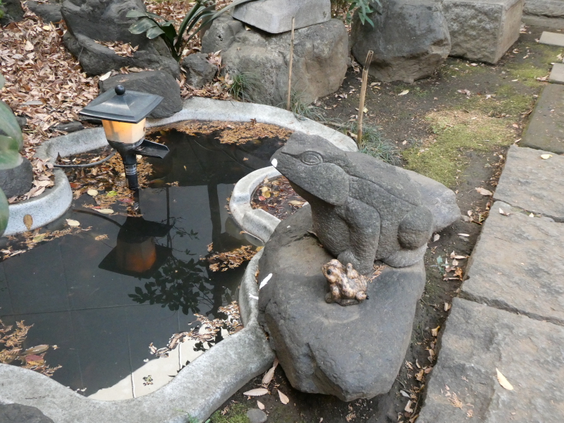 板橋区_熊野神社の境内社の隣にある小さな池